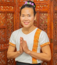 Teeranun Dieball, Geschäftsführerin von Aroka Thai Massage Rosenheim und zertifizierte Thai-Masseurin